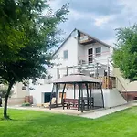Dom Pod Mirabelkou - Mirabell Haz Lipót