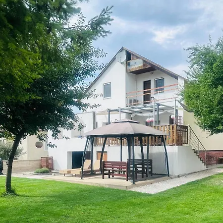 Dom Pod Mirabelkou - Mirabell Haz Lipót